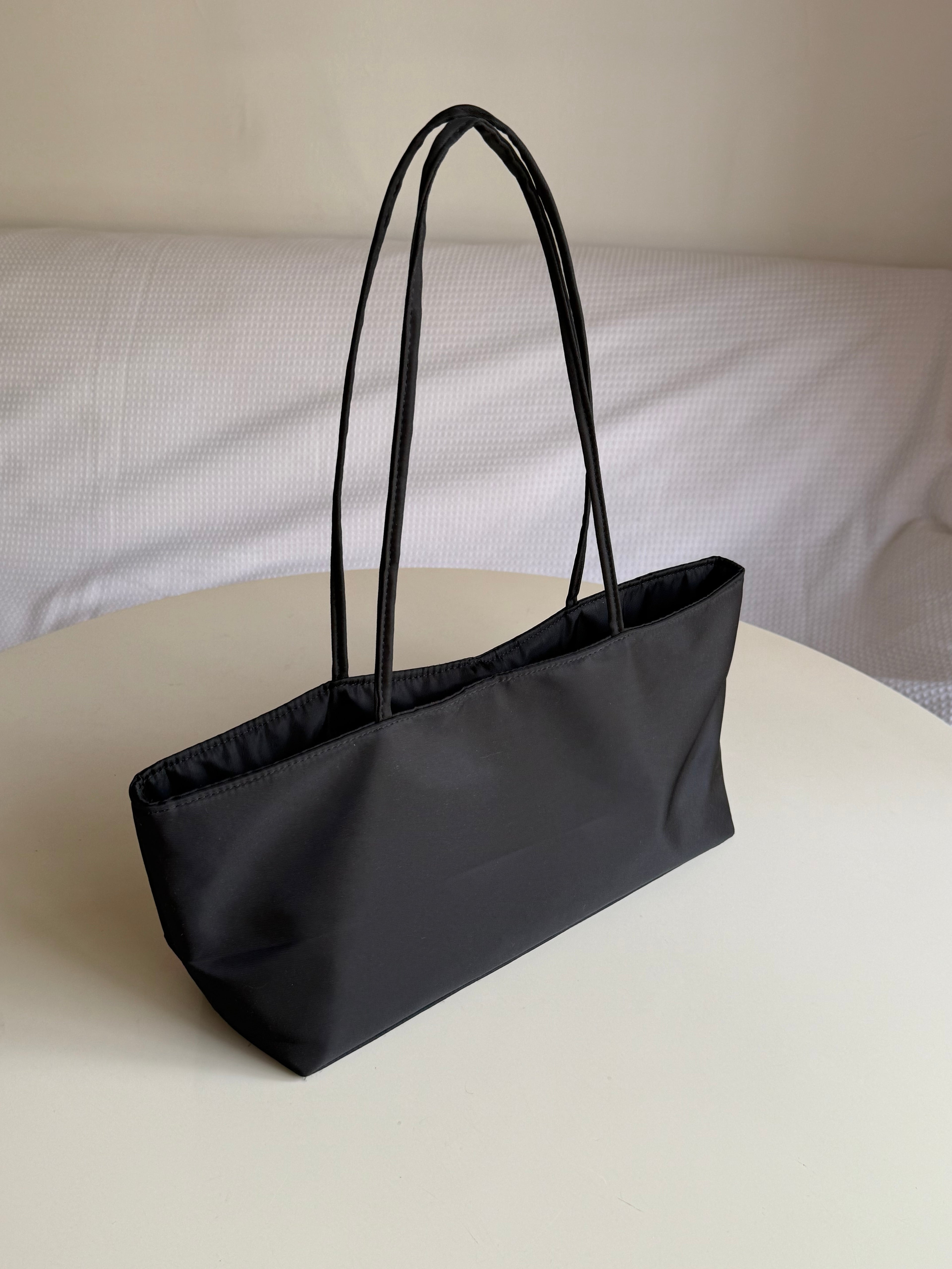 Cartera Fina Grande Negra