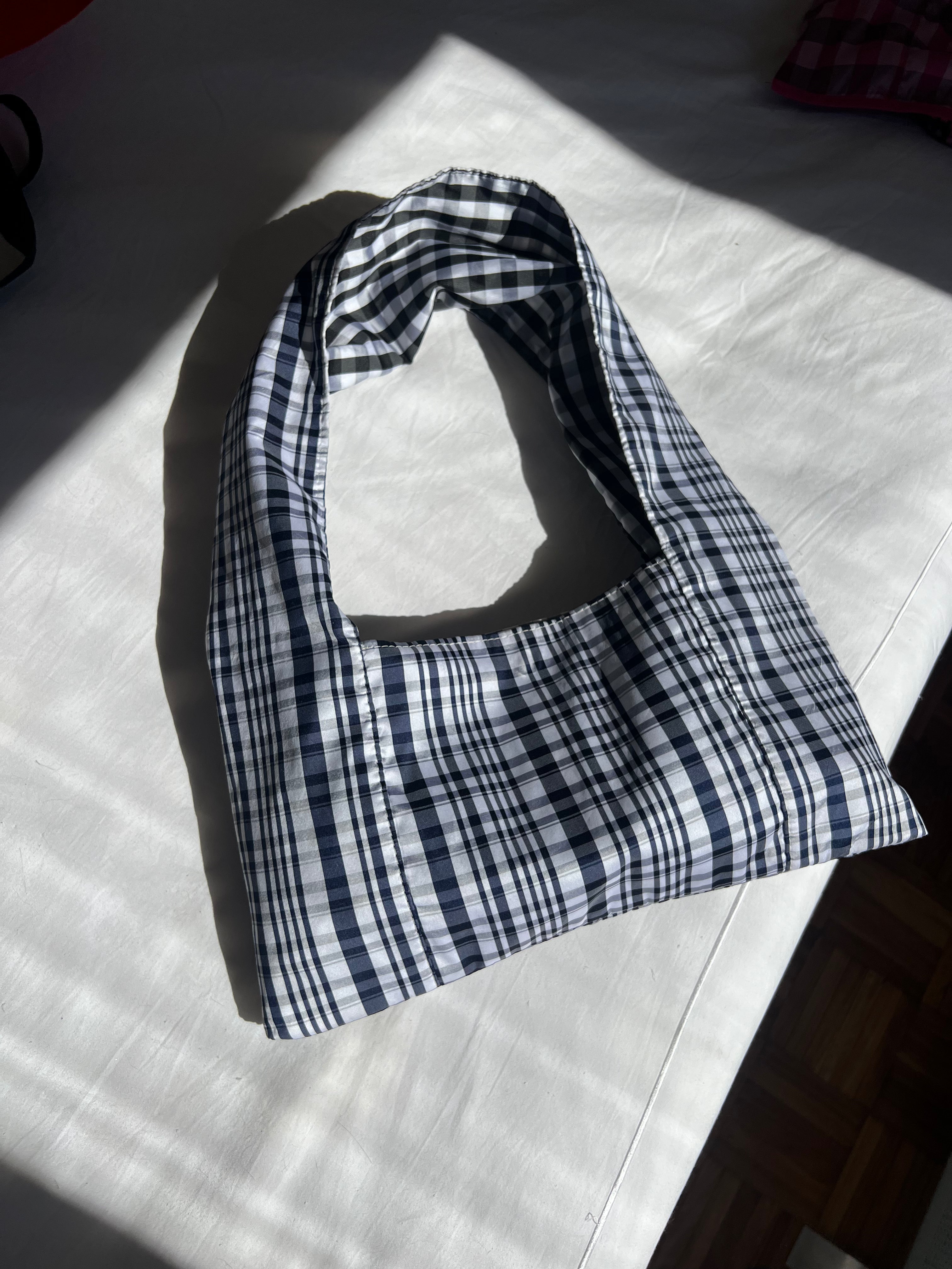 Cartera Combinada Azul y Negra