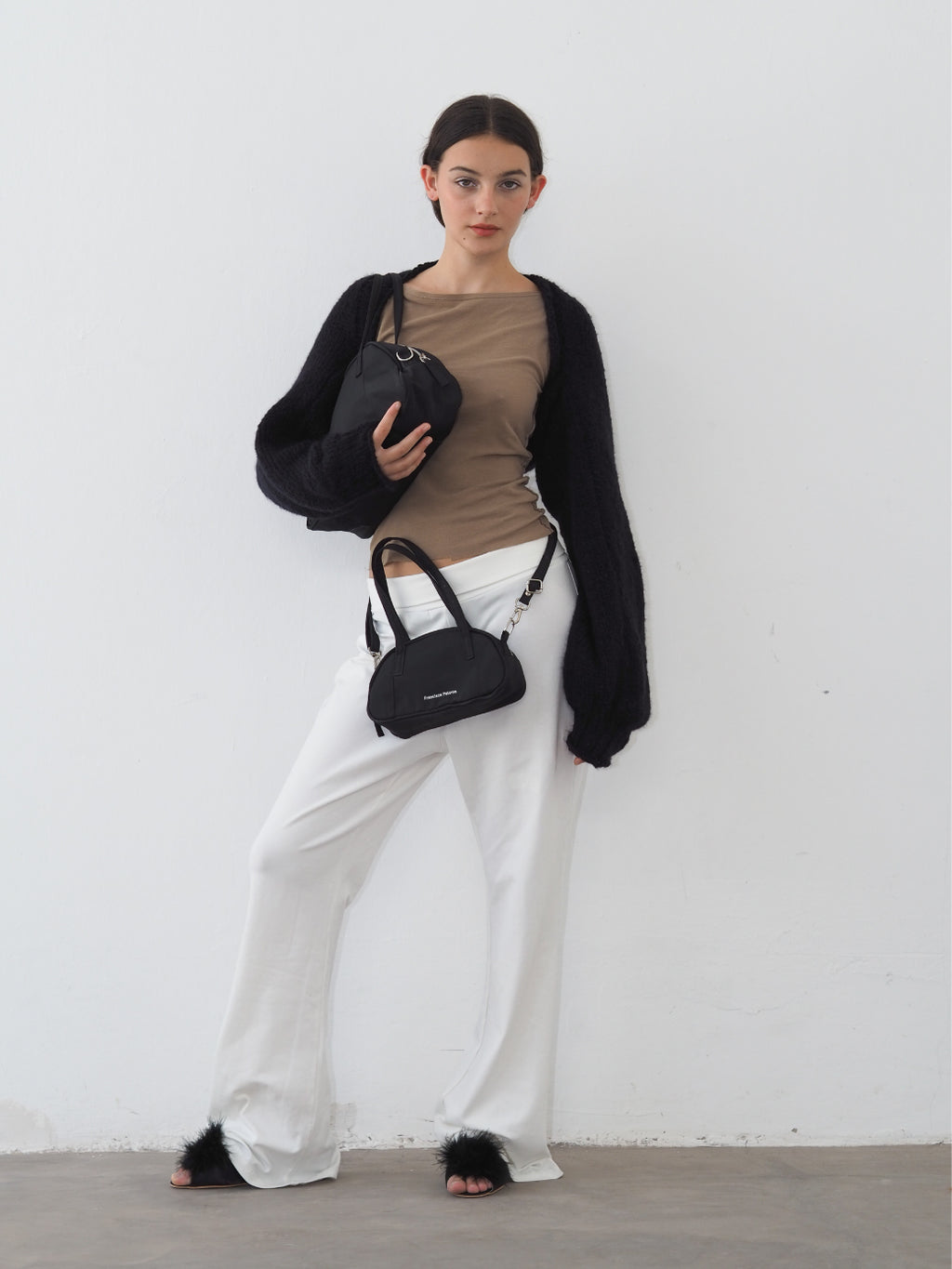 Cartera Media Luna Mini Negra