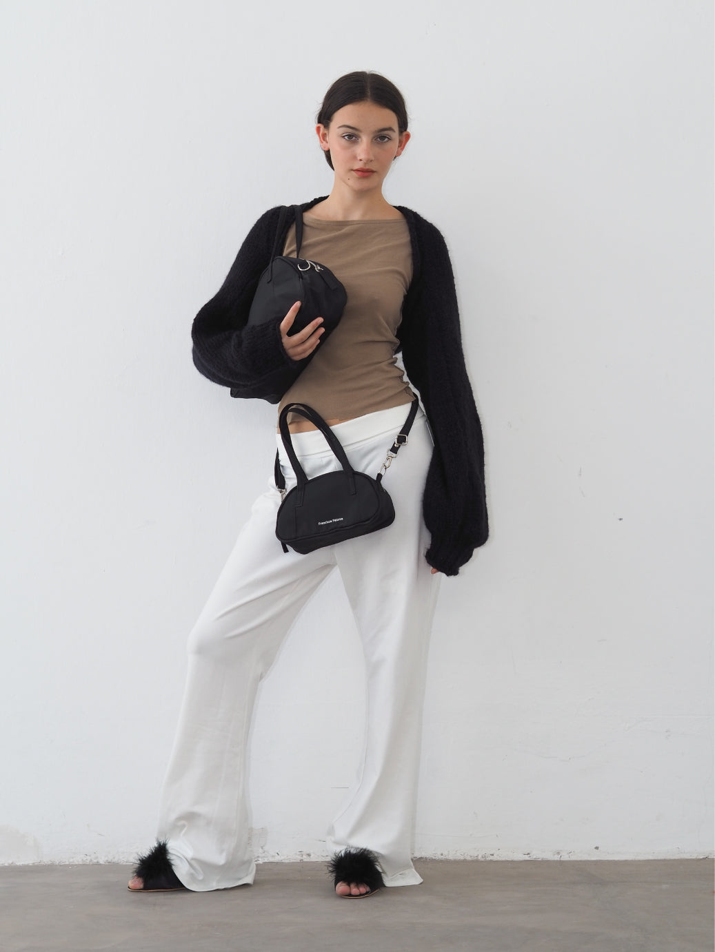 Cartera Media Luna Mini Negra